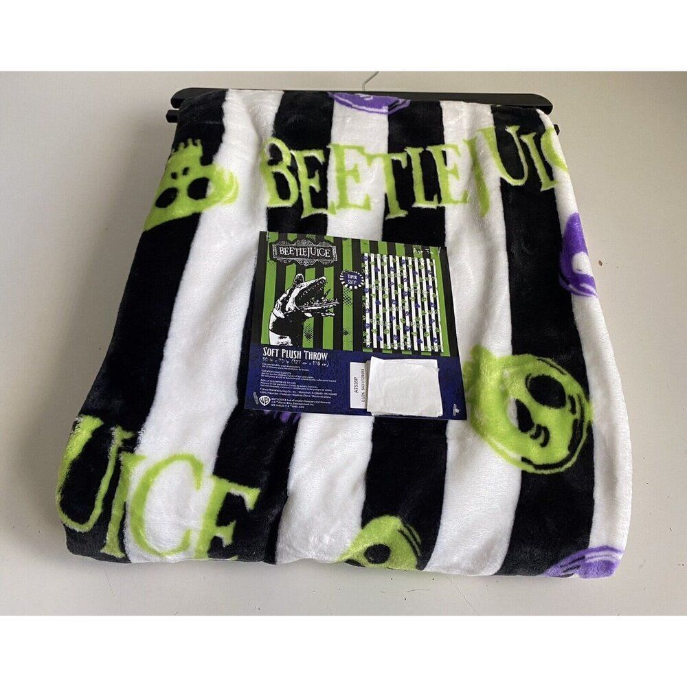 Beetlejuice‎ Skulls Stripes Halloween Cloud Throw Plush Blanket 50”x70” NEW - Picture 6 of 11